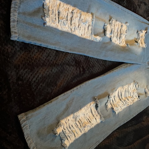 Is baby blue jeans, size 12 in Colombia USA: size 7 they are top79 teens jeans - Picture 2 of 5